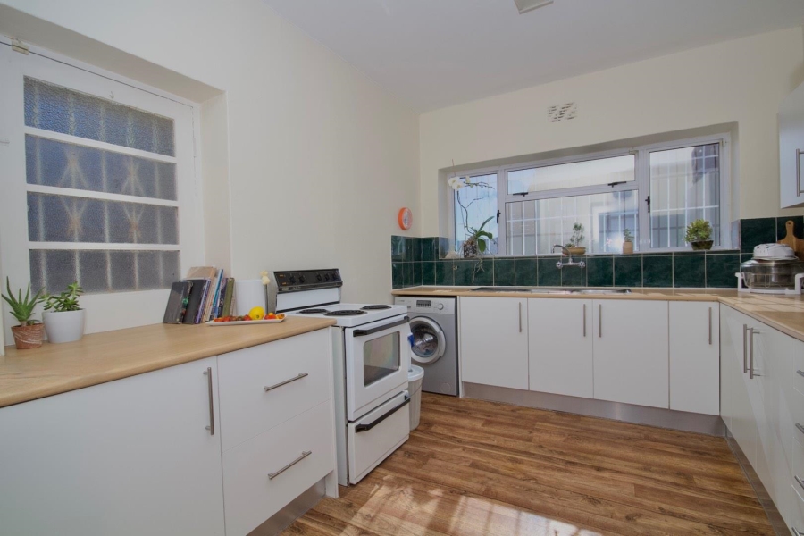2 Bedroom Property for Sale in Vredehoek Western Cape